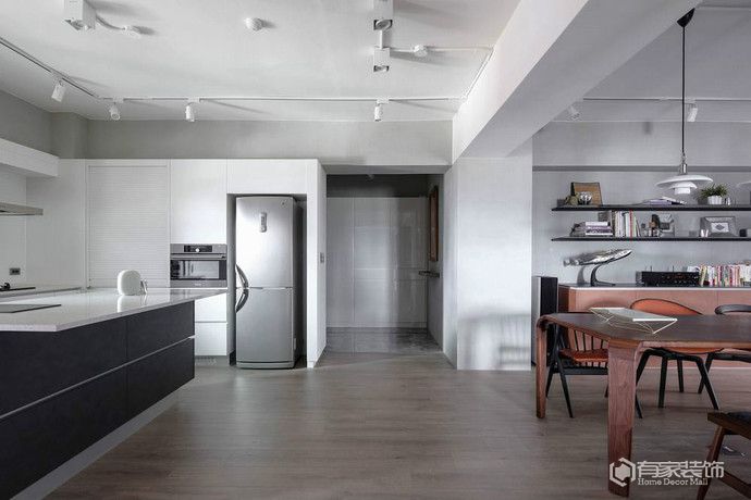 衣柜是裝修家具中不可缺少的 定制還是木工制作？